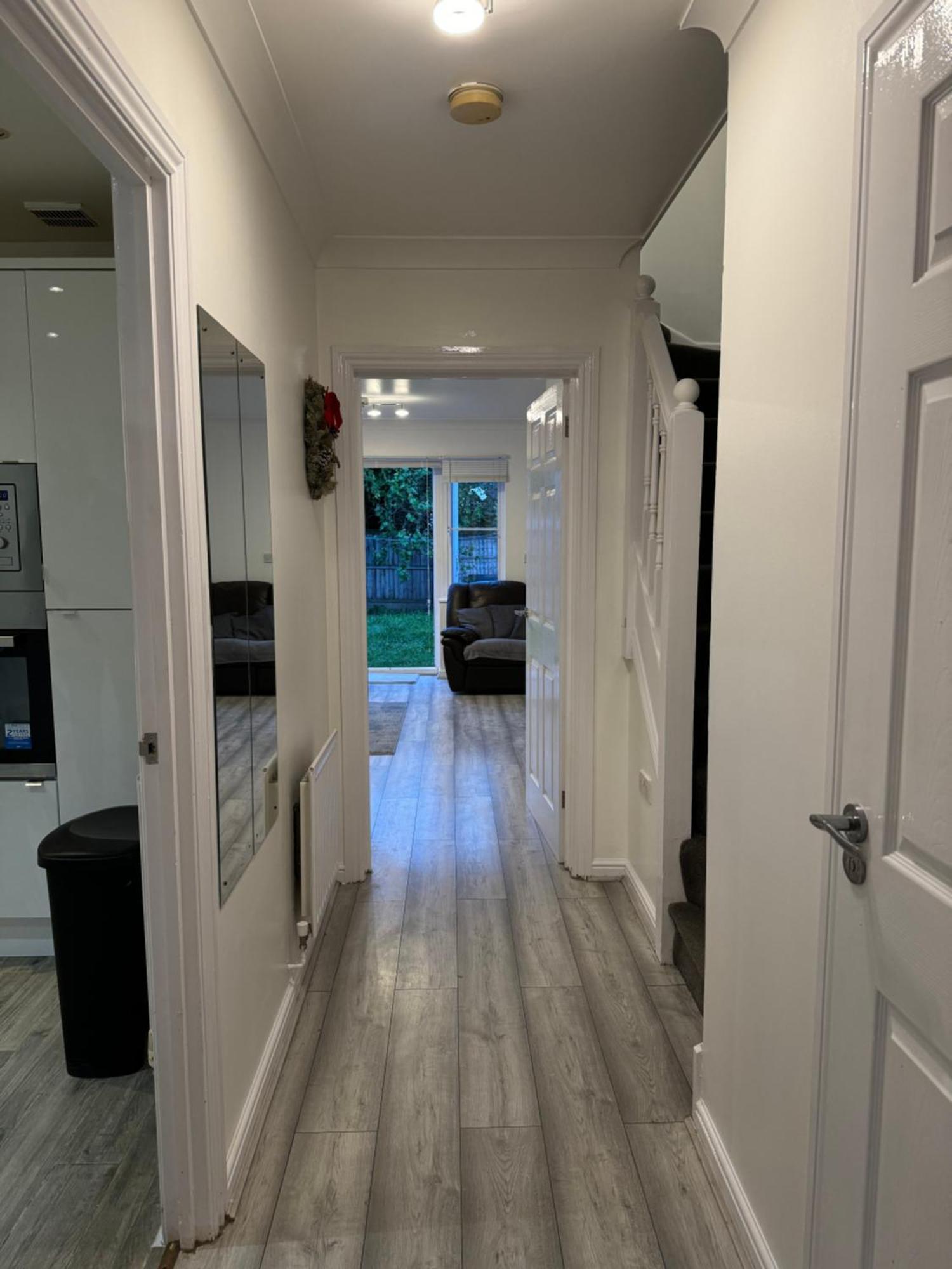 Spacious 3 Bedroom Home, With Private Driveway 5 Minutes From Excel Centre & Custom House ロンドン エクステリア 写真