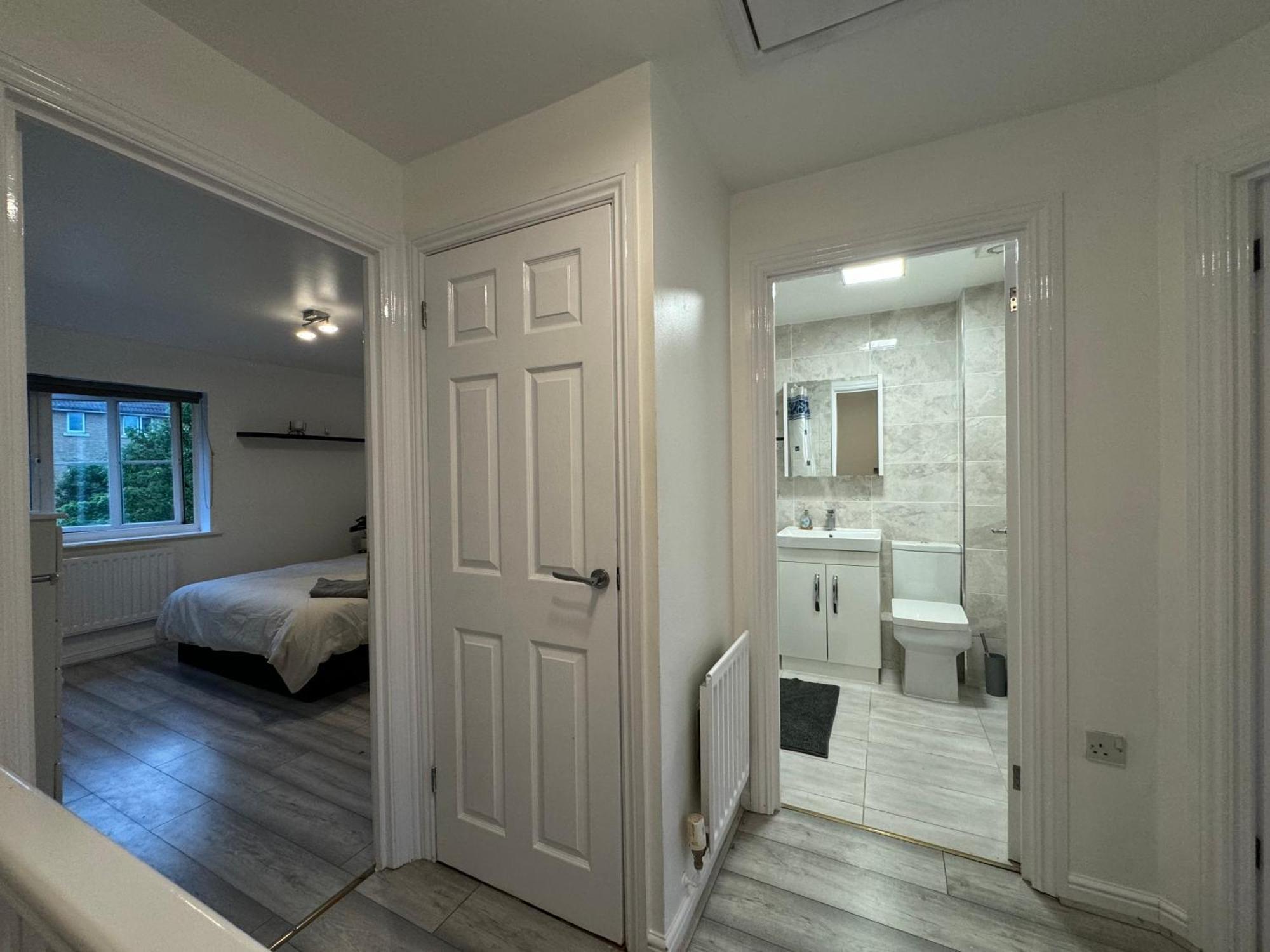 Spacious 3 Bedroom Home, With Private Driveway 5 Minutes From Excel Centre & Custom House ロンドン エクステリア 写真