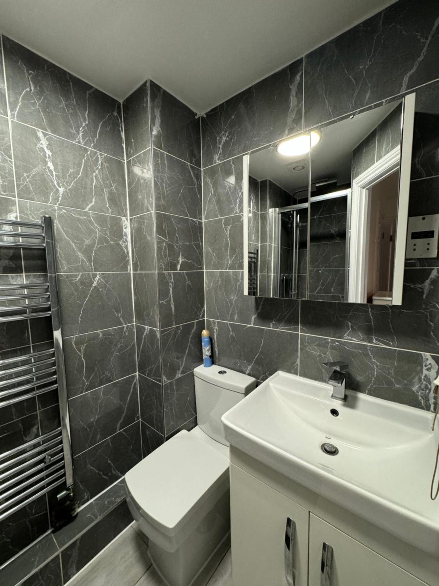 Spacious 3 Bedroom Home, With Private Driveway 5 Minutes From Excel Centre & Custom House ロンドン エクステリア 写真