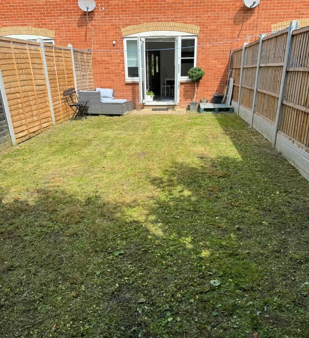 Spacious 3 Bedroom Home, With Private Driveway 5 Minutes From Excel Centre & Custom House ロンドン エクステリア 写真